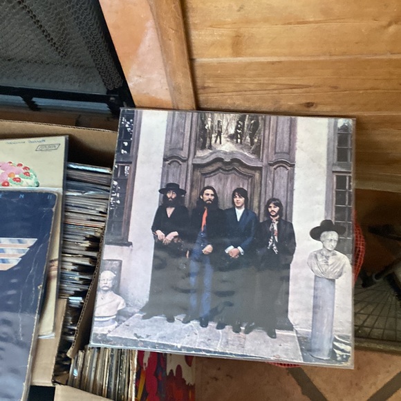 Incredible variety of all your favorite bands on Vinyl from the 60’s 70’s & 80’s - Picture 12 of 14